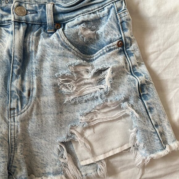 AEO Distressed High Waisted Light Denim Shorts - Picture 3 of 5